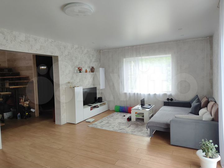Дом 180 м² на участке 12 сот.