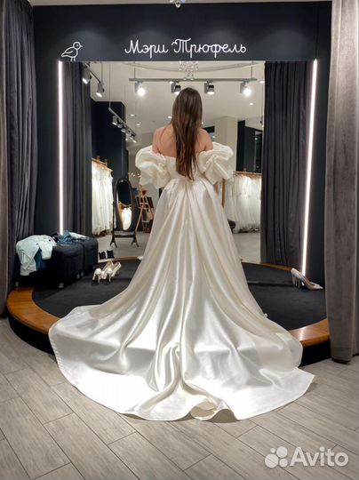 Свадебное платье со шлейфом