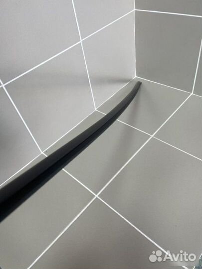 Накладка стекла задняя левая Skoda Rapid 2