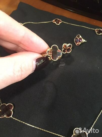 Набор ювелирных украшений из золота и султанита