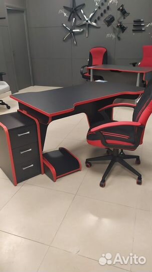 Игровой компьютерный стол