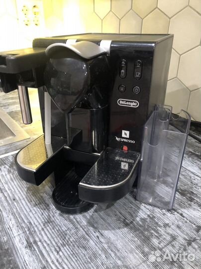 Капсульная машина nespesso с капучинатором