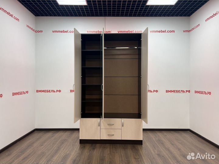 Шкаф трехстворчатый с зеркалом