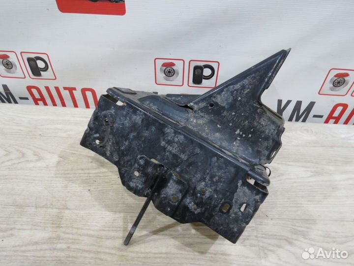 Кронштейн аккумулятора LADA Vesta