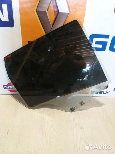 Стекло боковое двери Renault duster Прав