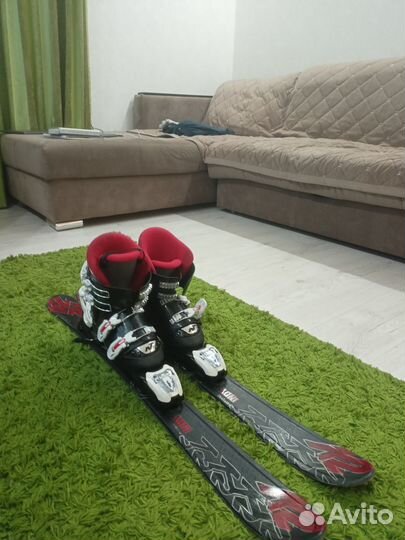 Горнолыжные ботинки и лыжи