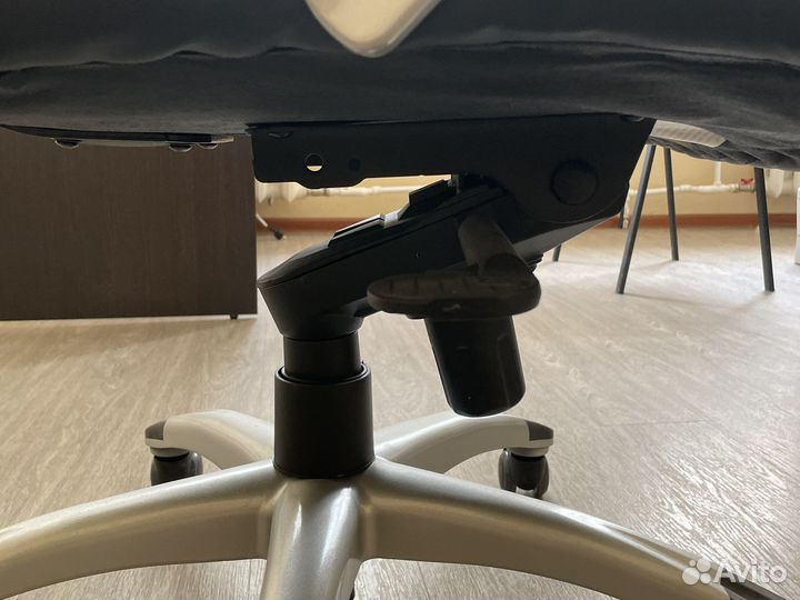 Офисное кресло руководителя