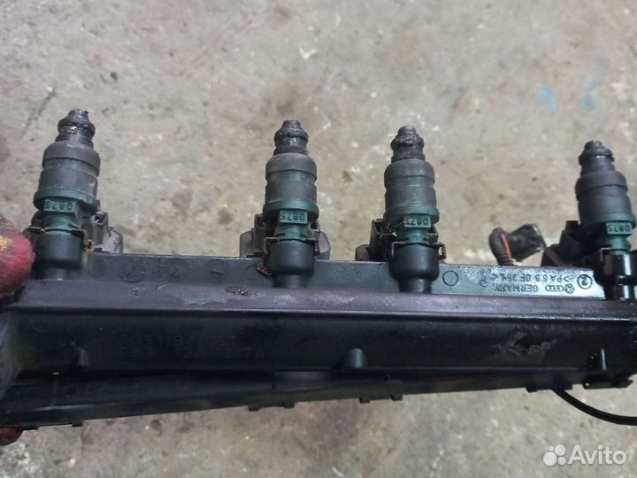 Форсунка топливная VW Golf 4 Bora 1.6 AKL AEH