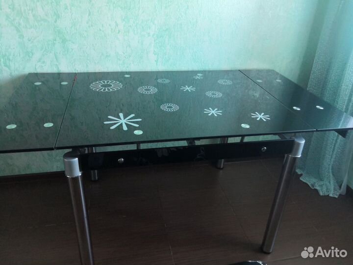 Стол обеденный