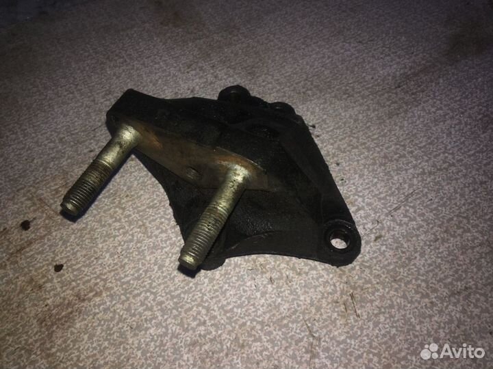 Кронштейн двигателя правый Solaris Ceed Cerato Rio