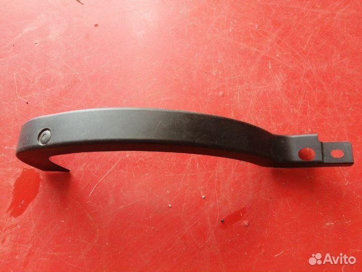 Накладка петли багажника левая Toyota Corolla E180