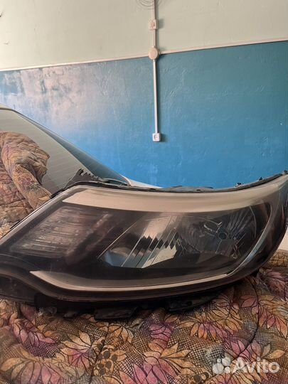 Передние фары Kia Rio 2016