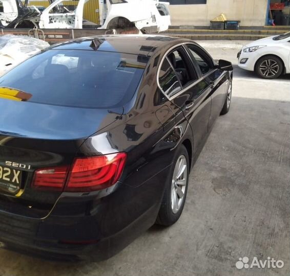 В разборе BMW 520i (F10) 2013г. 2,0л. 184 л/с