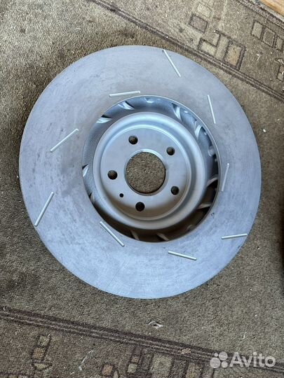 Тормозные диски и колодки Brembo для Porsche Macan