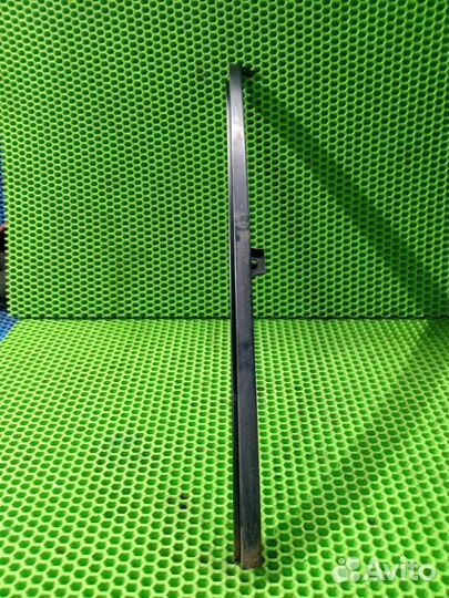 Направляющая стекла двери задняя левая Honda Civic