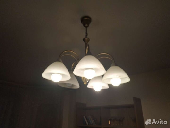 Люстры 2шт бу