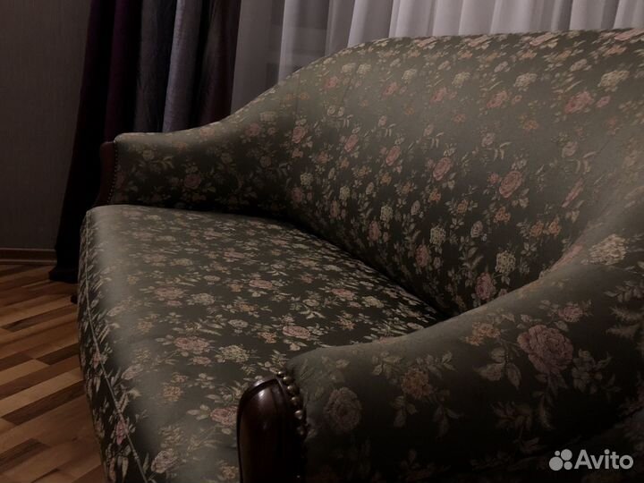 Диван в стиле ретро