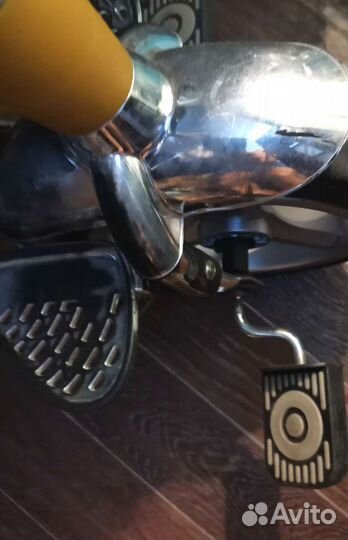 Детский велосипед с ручкой