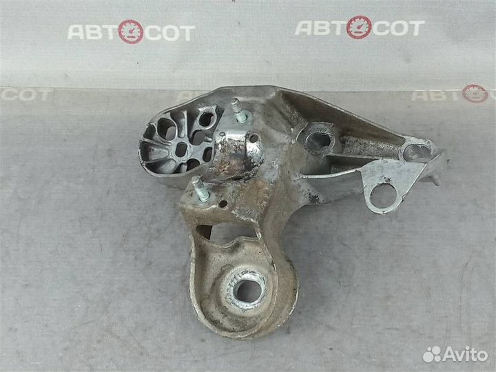 Кронштейн двигателя VW Passat (B5+) 2000-2005
