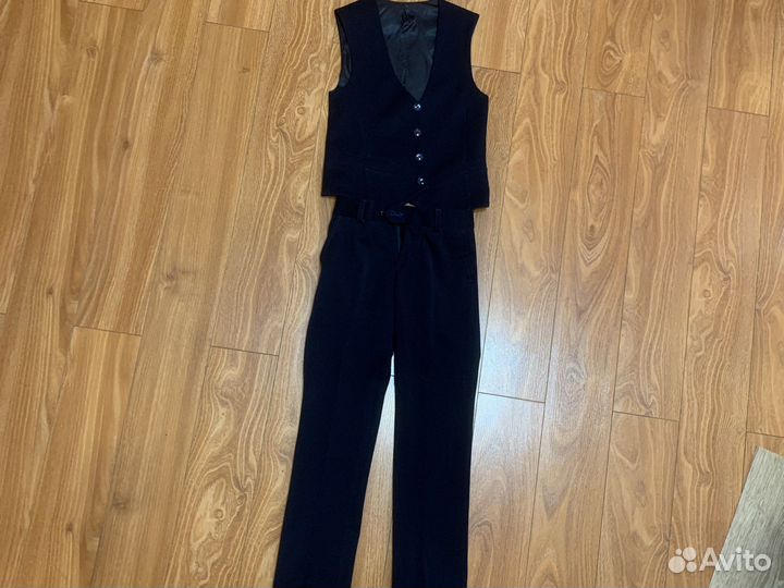 Продам костюм школьный р122+