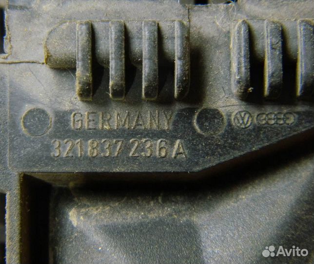 Ручка двери зад. правой внутренняя VW Golf 2