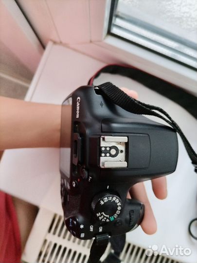 Зеркальный фотоаппарат canon EOS 1300d