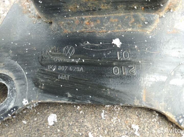 Усилитель заднего бампера Volkswagen Golf 2009