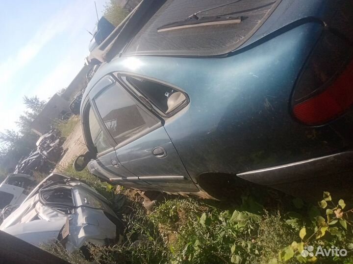 Усилитель переднего бампера Renault Laguna 1