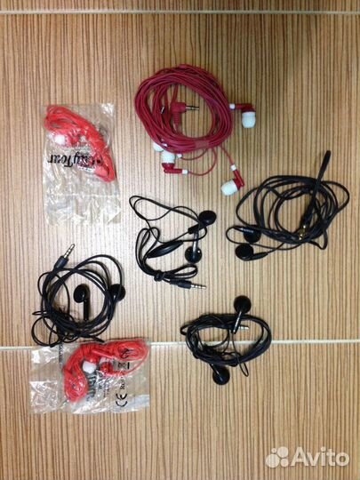 Наушники в упаковке.Всего 8пар.Авито доставка