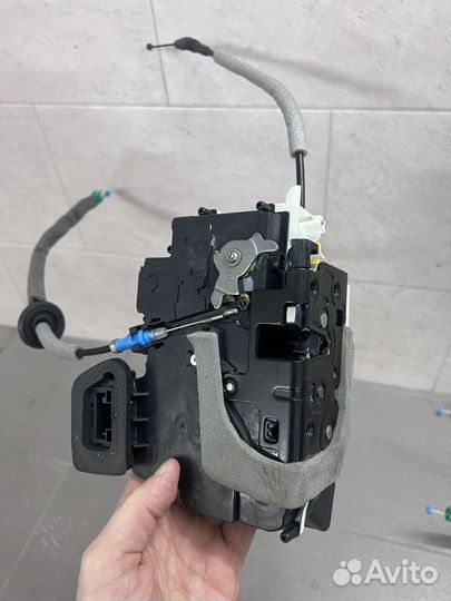 Продам дверные замки на audi a6 c8