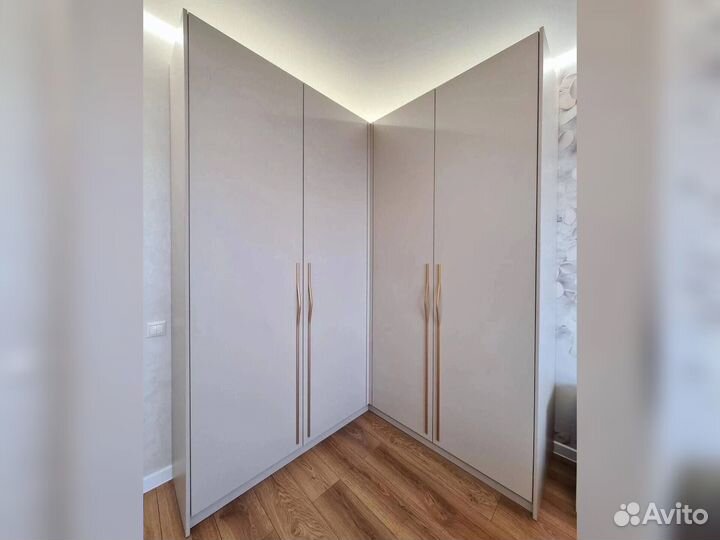 Шкаф распашной