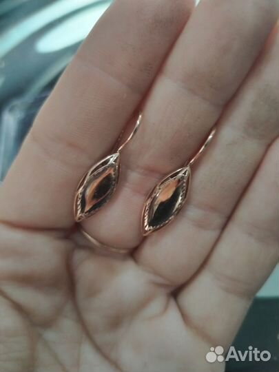 Золотые серьги