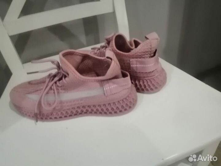 Кроссовки женские 37 размер