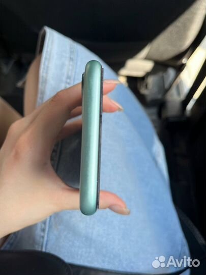 Телефон iPhone 11
