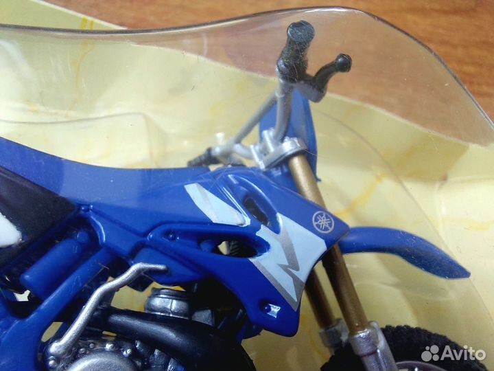 Коллекционная модель мотоцикла Yamaha YZ250 1:18