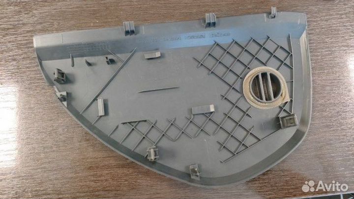 Накладка торпедо правая Skoda Octavia II