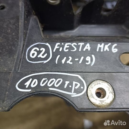 Панель передняя Ford Fiesta MK6 (телевизор)