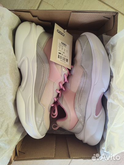 Женские кроссовки новые