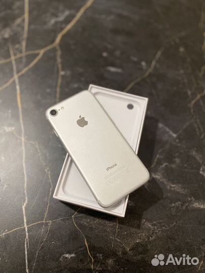 Телефон iPhone 7 32GB