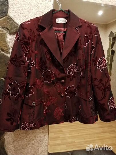 Костюм женский новый р. 52