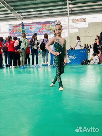 Костюм для художественной гимнастики и чир спорта