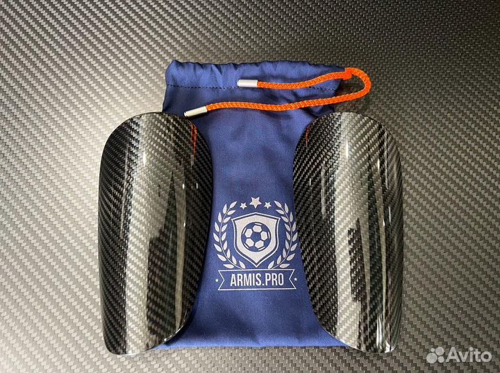 Щитки футбольные карбон