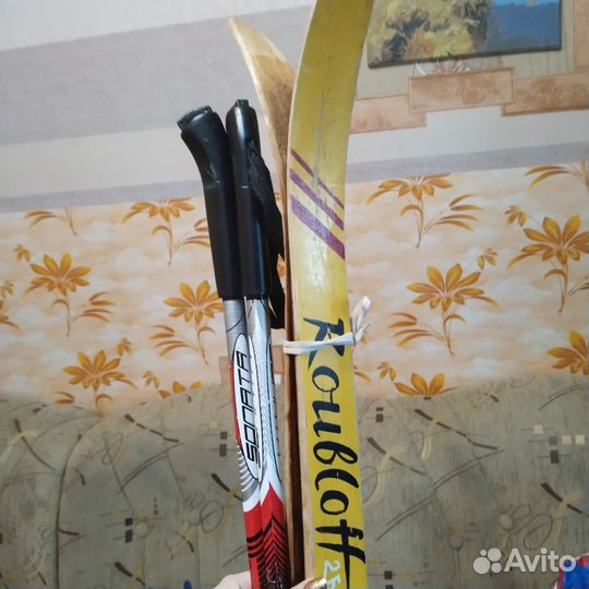 Лыжные ботинки с лыжами и палками детские 34 35