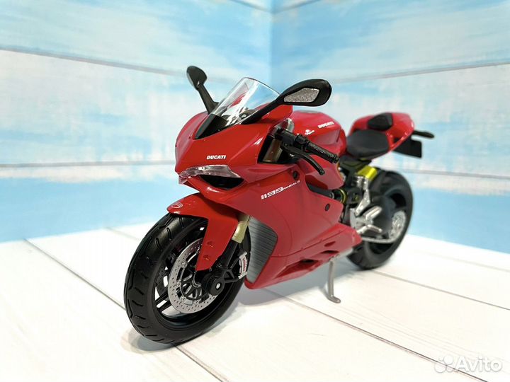 Модель мотоцикла Ducati Panigale 1/12 Maisto