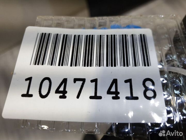 Уплотнитель стекла двери передней правой Mercedes