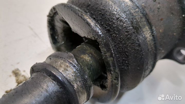 Полуось левая передняя Infiniti QX56