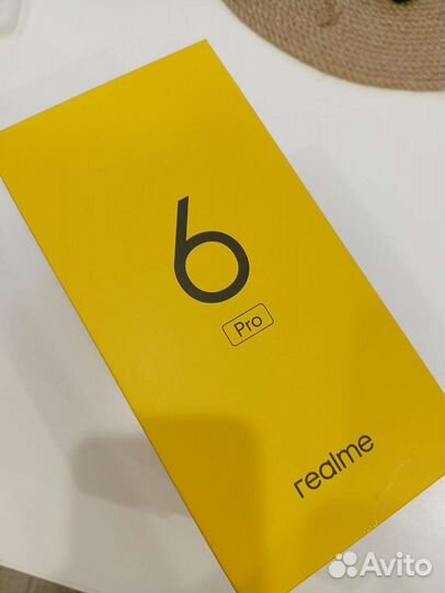 Телефон realme 6 pro