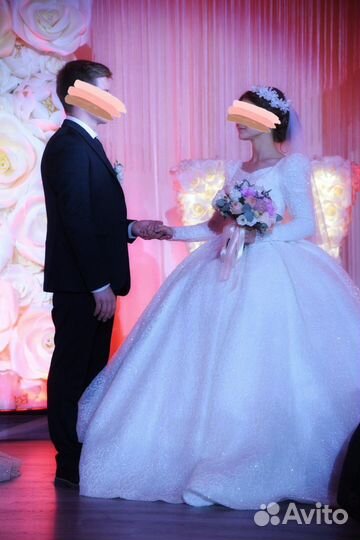 Свадебное платье со шлейфом