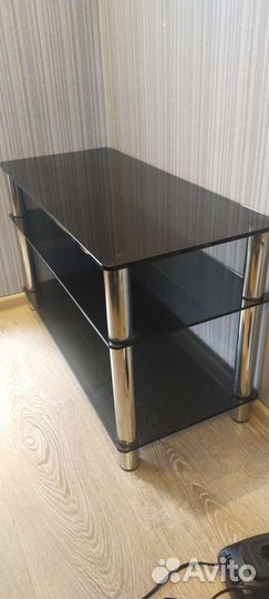 Стеклянная тумба под тв