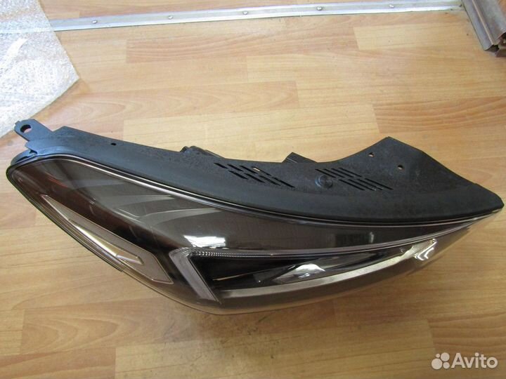 Фара правая Hyundai Tucson
